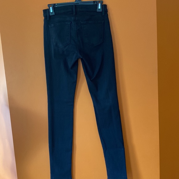 J Brand ladies denim in dark black. Size 25 with lots of stretch. - Picture 4 of 9